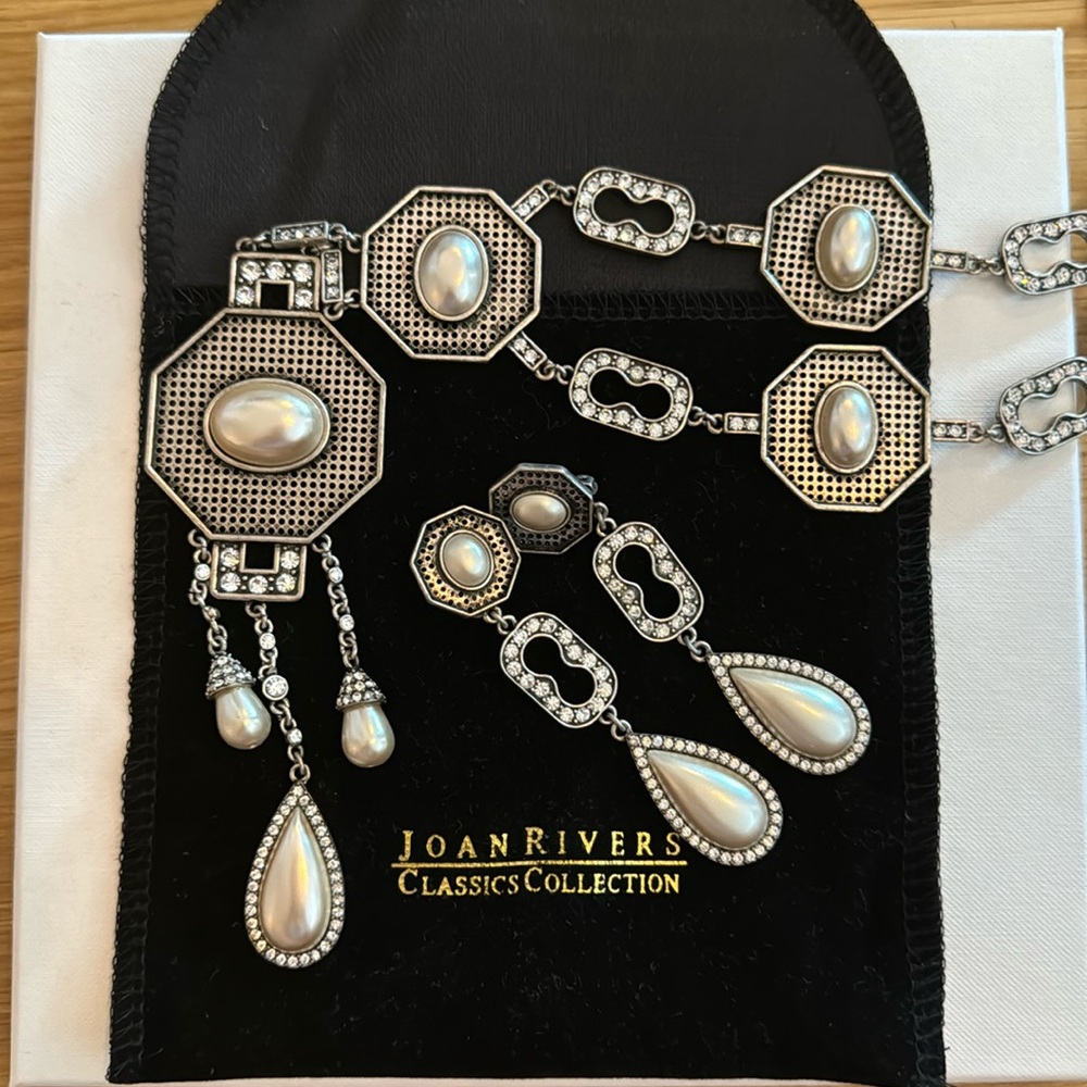 Art deco necklace with matching clip on earrings